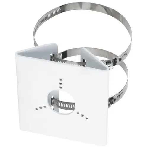 Zdjęcie przedstawia biały uchwyt montażowy z metalowymi opaskami zaciskowymi, przeznaczony do instalacji na słupie. Uchwyt ma otwór centralny oraz kilka mniejszych otworów wokół niego, umożliwiających różne konfiguracje montażu.