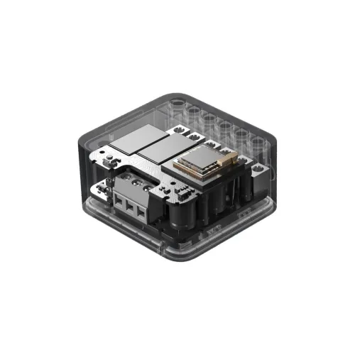 Przezroczysta obudowa ukazuje wewnętrzne komponenty elektroniczne urządzenia, w tym płytki i złącza. Całość ma kompaktowy, kwadratowy kształt z zaokrąglonymi krawędziami.
