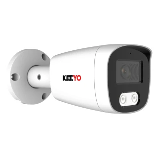 Biała kamera monitoringu z logo "KEEYO" na boku, wyposażona w dwa obiektywy i zamontowana na uchwycie ściennym. Kamera ma nowoczesny design i jest przeznaczona do zewnętrznego monitoringu.