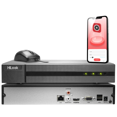 Na zdjęciu znajduje się rejestrator HiLook z myszką na górze oraz smartfon z aplikacją do monitoringu. Rejestrator posiada różne porty z tyłu, w tym HDMI, VGA, USB i LAN.