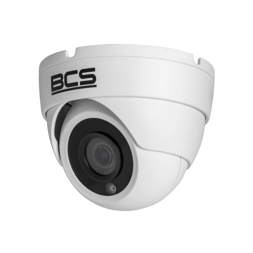 Biała kamera kopułkowa BCS z widocznym obiektywem i logo na obudowie. Kamera ma nowoczesny design i jest przeznaczona do monitoringu.