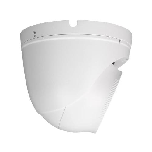 Biała, kopułowa kamera IP o nowoczesnym designie, z widocznymi detalami obudowy. Kamera jest przeznaczona do monitoringu i ma gładką, zaokrągloną powierzchnię.