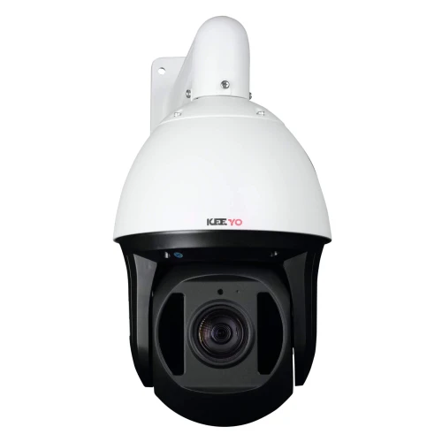 Biała, obrotowa kamera IP marki Keeyo z czarnym obiektywem umieszczona na tle. Kamera ma nowoczesny design i jest przeznaczona do monitoringu zewnętrznego.