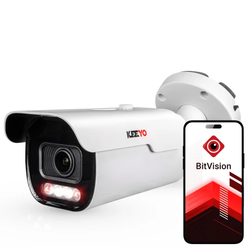 Biała kamera tubowa IP marki Keeyo z widocznym obiektywem i diodami LED, obok której znajduje się smartfon z aplikacją BitVision na ekranie. Kamera ma nowoczesny design i jest przeznaczona do monitoringu wizyjnego.