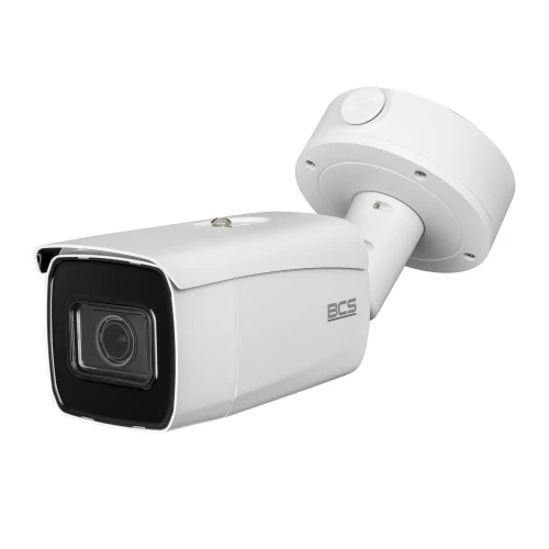 Na zdjęciu znajduje się biała kamera tubowa marki BCS z czarnym obramowaniem wokół obiektywu. Kamera jest zamontowana na regulowanym uchwycie, co umożliwia jej łatwe ustawienie.