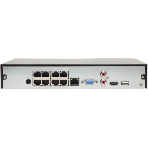 Na zdjęciu znajduje się panel tylny urządzenia elektronicznego z różnymi portami, w tym ośmioma portami Ethernet, portem VGA, dwoma portami RCA, portem HDMI oraz portem USB. Obudowa jest metalowa, a porty są rozmieszczone w dwóch rzędach.