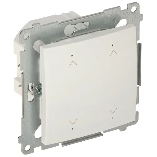 Podwójny łącznik bezpośredniego sterowania roletami w kolorze białym, zamontowany na metalowej ramce. Na powierzchni łącznika znajdują się cztery małe strzałki wskazujące kierunki góra-dół.