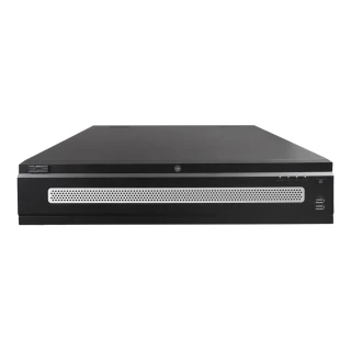 Czarny rejestrator IP BCS z widocznym panelem przednim i otworami wentylacyjnymi. Urządzenie posiada kilka portów USB i diody sygnalizacyjne po prawej stronie.