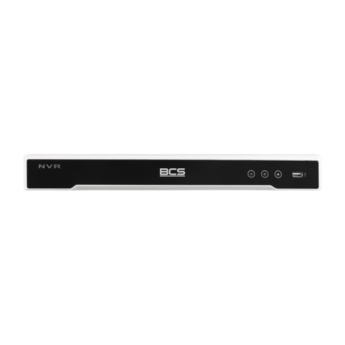 Rejestrator IP BCS V-NVR3202 o prostokątnym kształcie z czarnym panelem przednim i białymi bokami. Na panelu znajdują się logo BCS, trzy przyciski oraz port USB.