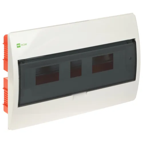 Zdjęcie przedstawia białą rozdzielnicę podtynkową z przezroczystą, ciemną osłoną na przedniej części. Po bokach widoczne są czerwone elementy montażowe.