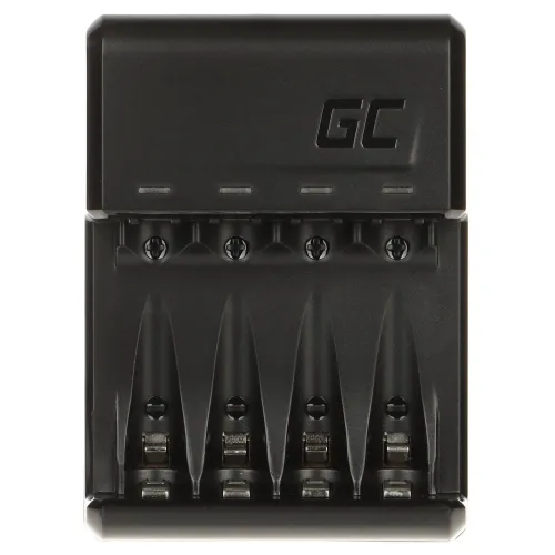 Czarny, prostokątny ładowarka z czterema miejscami na baterie, oznaczona logo "GC" w prawym górnym rogu. Widok z przodu ukazuje szczegóły konstrukcji, w tym metalowe styki i śruby mocujące.