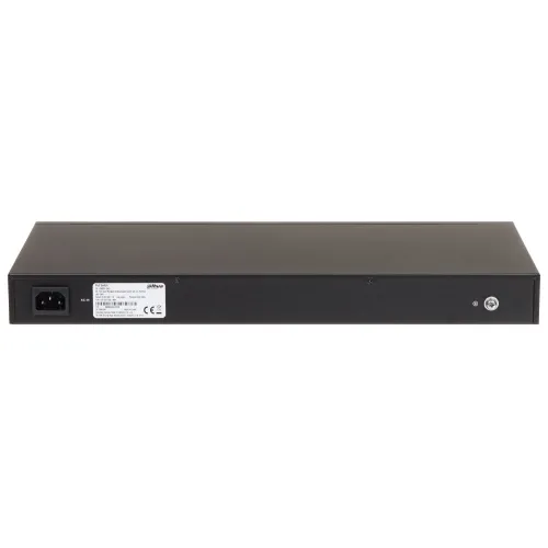 Na zdjęciu widoczny jest tył czarnego urządzenia elektronicznego z gniazdem zasilania po lewej stronie. Na środku znajduje się etykieta z informacjami technicznymi, a po prawej stronie widać okrągły port.