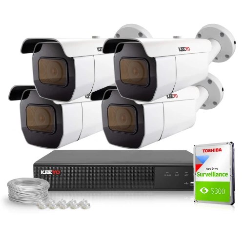 Zestaw do monitoringu składający się z czterech białych kamer, rejestratora oraz dysku twardego Toshiba S300. W zestawie znajdują się również kable i złącza niezbędne do instalacji.