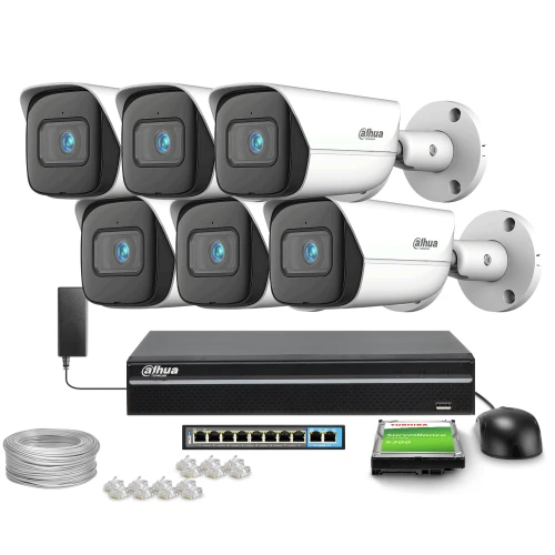 Zestaw do monitoringu składający się z sześciu kamer IP, rejestratora, dysku twardego oraz akcesoriów montażowych. Kamery są umieszczone w dwóch rzędach po trzy, a poniżej znajduje się rejestrator i inne elementy zestawu.