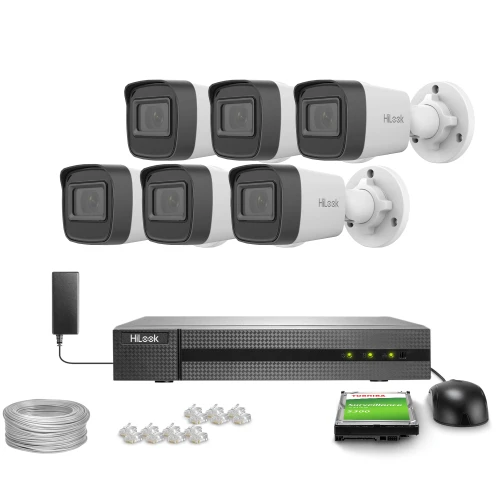 Zestaw do monitoringu składający się z sześciu kamer HiLook, rejestratora, kabla, wtyków oraz dysku twardego. Kamery są zamontowane na białych uchwytach, a wszystkie elementy są ułożone na białym tle.