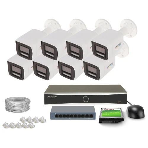 Zestaw do monitoringu składający się z ośmiu kamer, rejestratora, dysku twardego, przełącznika sieciowego, kabla oraz złączek. Kamery są białe, a rejestrator i przełącznik mają czarną obudowę.