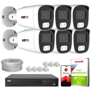 Na zdjęciu znajduje się zestaw do monitoringu IP, który obejmuje sześć kamer, rejestrator, dysk twardy Toshiba o pojemności 1 TB, kabel oraz złącza. Obok zestawu widoczny jest również smartfon z aplikacją BitVision.