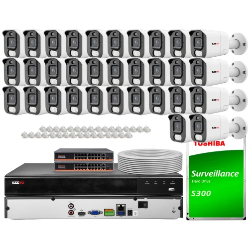 Zestaw do monitoringu IP składający się z 24 kamer, rejestratora, dysku twardego Toshiba S300, kabli oraz złączy. Kamery są białe z czarnymi elementami, a rejestrator i dysk są umieszczone poniżej.