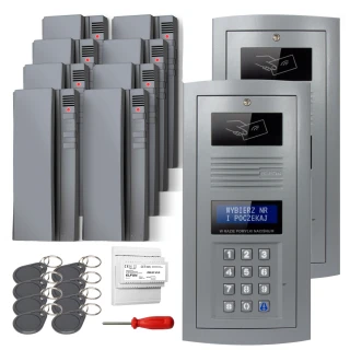 Zestaw domofonowy cyfrowy składający się z panelu z klawiaturą numeryczną, kilku czytników kart zbliżeniowych, breloków RFID, modułu elektronicznego oraz śrubokręta. Panel główny posiada wyświetlacz z instrukcją "Wybierz nr i poczekaj".