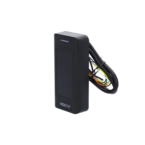 Czarny czytnik kontroli dostępu z widocznymi kolorowymi przewodami z tyłu. Urządzenie ma prostokątny kształt i logo VIDILINE na dole.